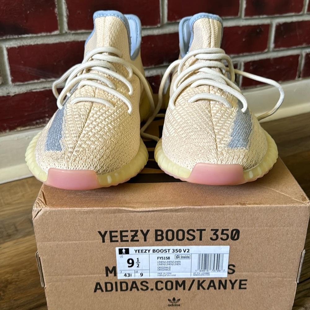 Yeezy Boost 350 V2 9.5 Linen Originals never been worn.